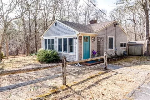 7 Harden Ln, Harwich, MA 02645