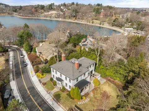 423 Walnut St, Brookline, MA 02445 photo 28