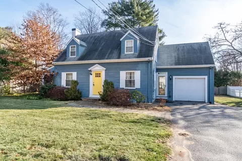 34 Hartford St, Natick, MA 01760