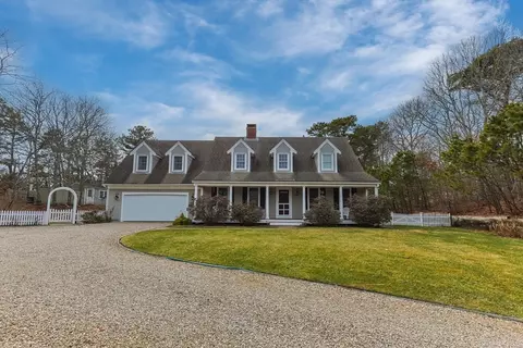 275 W Yarmouth Rd, Yarmouth, MA 02664