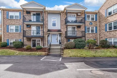 610 S Franklin St #C-204, Holbrook, MA 02343