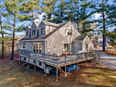 7 Ladd Ave, Wareham, MA 02571 photo 2