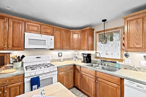 7 Ladd Ave, Wareham, MA 02571 photo 11