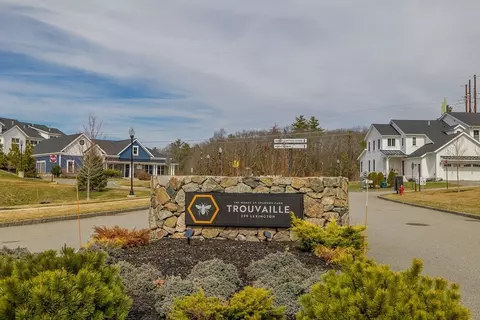 299 Lexington St #104, Woburn, MA 01801