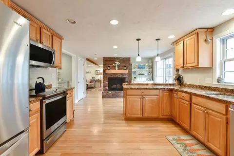 38 Central St, Acton, MA 01720 photo 3