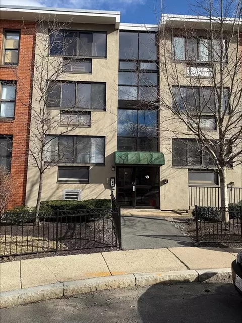 18 Juniper St #52, Brookline, MA 02445
