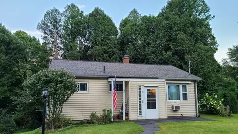 15 Delray Gdns, Whitinsville, MA 01588
