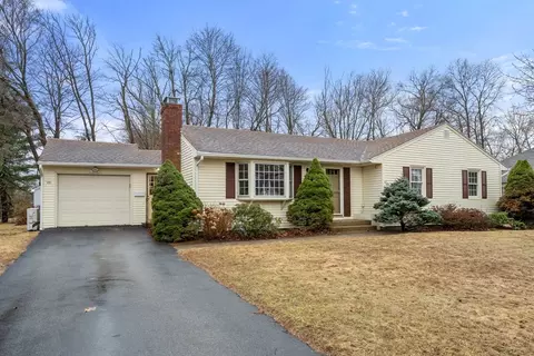 48 Crestview Dr, Southbridge, MA 01550