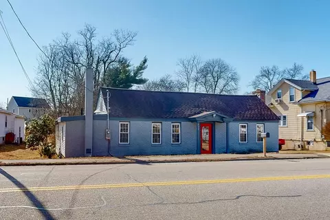 412 Newport Ave, Attleboro, MA 02703