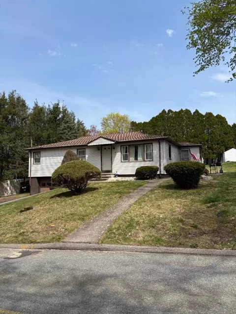 8 Tanyard Rd, Dudley, MA 01571