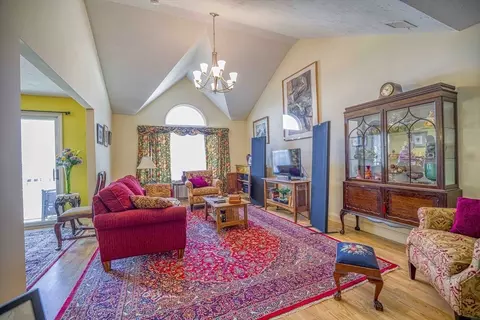 Living - 700 Shore Dr #9-906, Fall River, MA 02721 photo 1 of 2