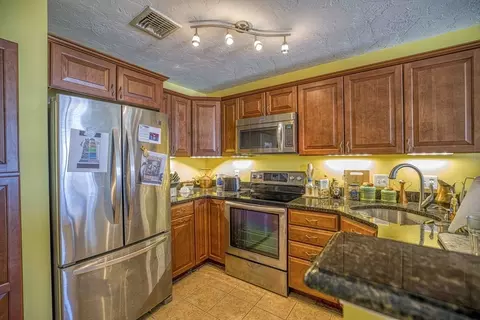 Kitchen - 700 Shore Dr #9-906, Fall River, MA 02721 photo 2 of 2