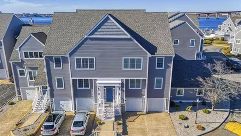 700 Shore Dr #9-906, Fall River, MA 02721