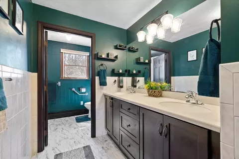 Bath - 32 Carter Rd, Worcester, MA 01609 photo 1 of 2