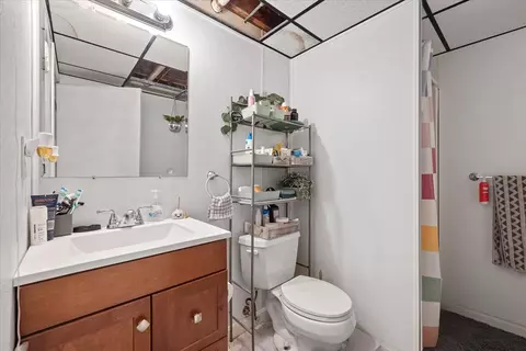 Bath - 32 Carter Rd, Worcester, MA 01609 photo 2 of 2