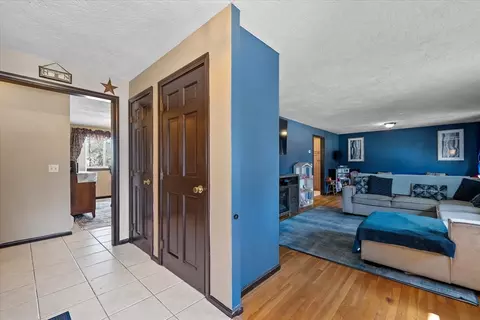 Entry Way - 32 Carter Rd, Worcester, MA 01609 photo 1 of 1