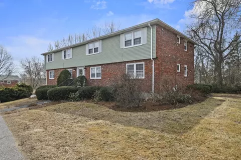 3 Zabriskie Dr #E, Newburyport, MA 01950