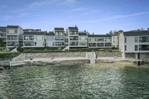 61 Brackett Pl #B, Marblehead, MA 01945