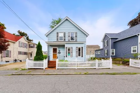 12 Puffer St, Lowell, MA 01851