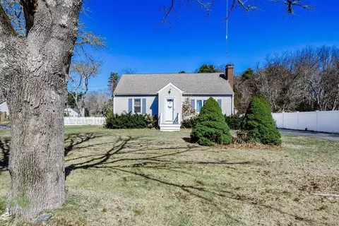 35 Park St, Mattapoisett, MA 02739