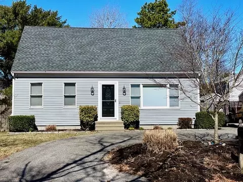 24 Ovington Dr, Falmouth, MA 02536