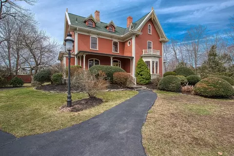20 Chestnut St, Taunton, MA 02780