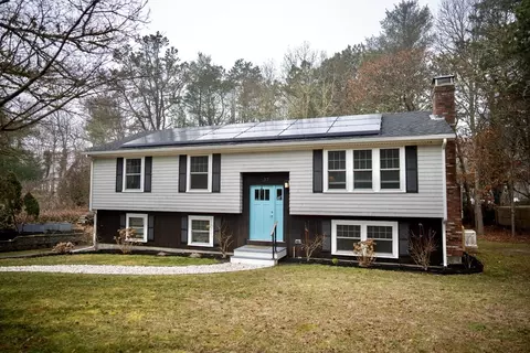 37 Bent Tree Dr, Barnstable, MA 02632