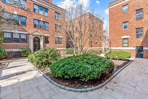 1990 Commonwealth #6, Boston, MA 02135