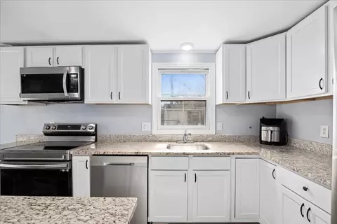 87 Crest Cir, Worcester, MA 01603 photo 8
