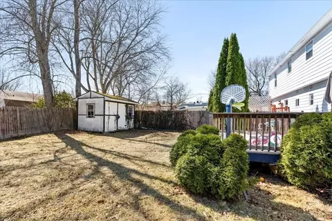 87 Crest Cir, Worcester, MA 01603 photo 22