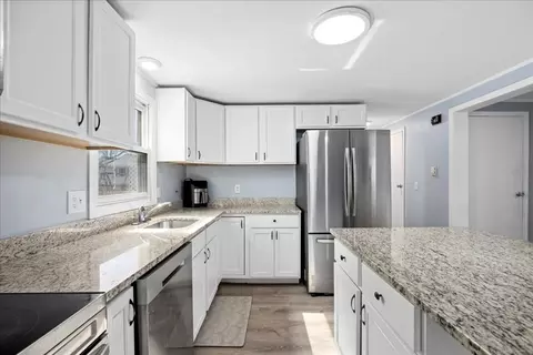 87 Crest Cir, Worcester, MA 01603 photo 6