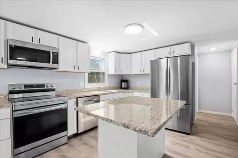 87 Crest Cir, Worcester, MA 01603 photo 3