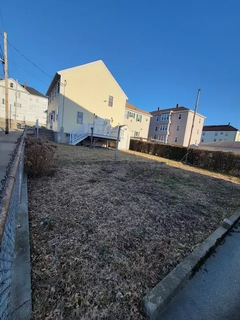 25 Merino St, Fall River, MA 02723 photo 7