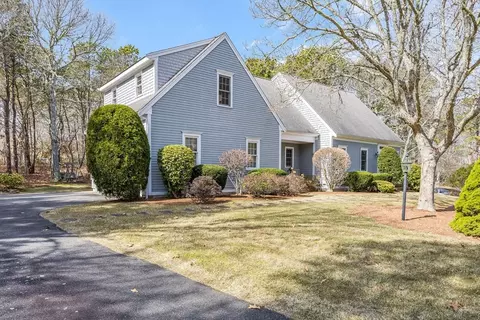 17 Nicholas Dr, Yarmouth, MA 02675