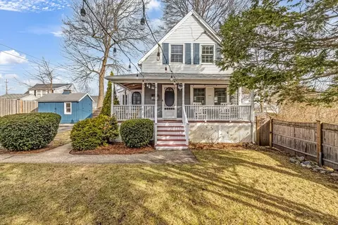 370 Grove St, Melrose, MA 02176