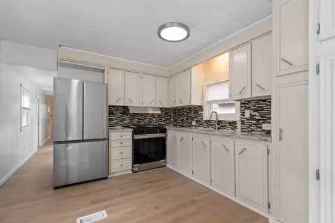 17 Jake Ln, Acushnet, MA 02743