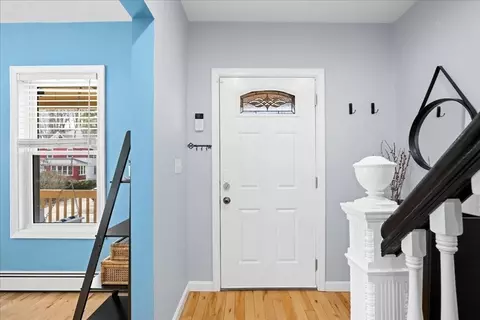 Entry Way - 126 Beaconsfield Rd, Worcester, MA 01602 photo 3 of 4