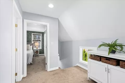 Entry Way - 126 Beaconsfield Rd, Worcester, MA 01602 photo 4 of 4