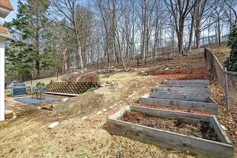 Exterior - 126 Beaconsfield Rd, Worcester, MA 01602 photo 5 of 9
