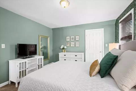 Bedroom - 126 Beaconsfield Rd, Worcester, MA 01602 photo 2 of 4