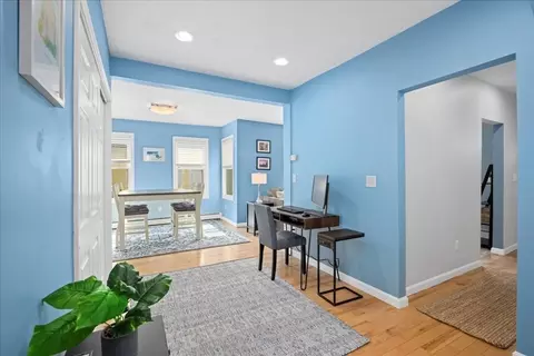 Entry Way - 126 Beaconsfield Rd, Worcester, MA 01602 photo 2 of 4
