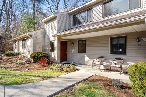 165 Highwood Dr #165, Franklin, MA 02038