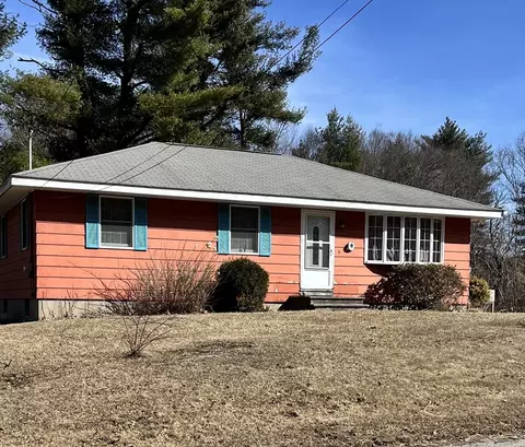 13 Riverview Dr, Southbridge, MA 01550