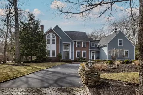 47 Tucker Ln, Dartmouth, MA 02747