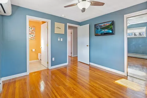 Bedroom - 16 Robinson Rd, Beverly, MA 01915 photo 3 of 5