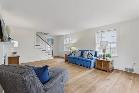 49 Monroe St, Chicopee, MA 01020 photo 3