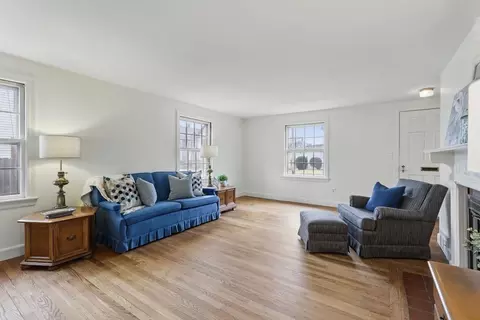 49 Monroe St, Chicopee, MA 01020 photo 4