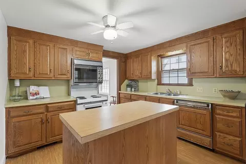 49 Monroe St, Chicopee, MA 01020 photo 9