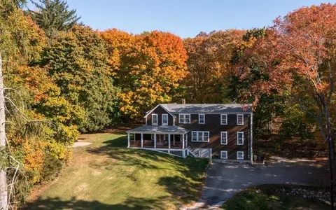 97 Leavitt St, Hingham, MA 02043