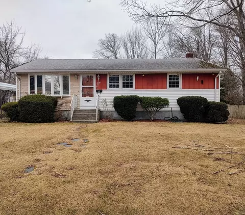 26 Crown Ct, Somerset, MA 02726